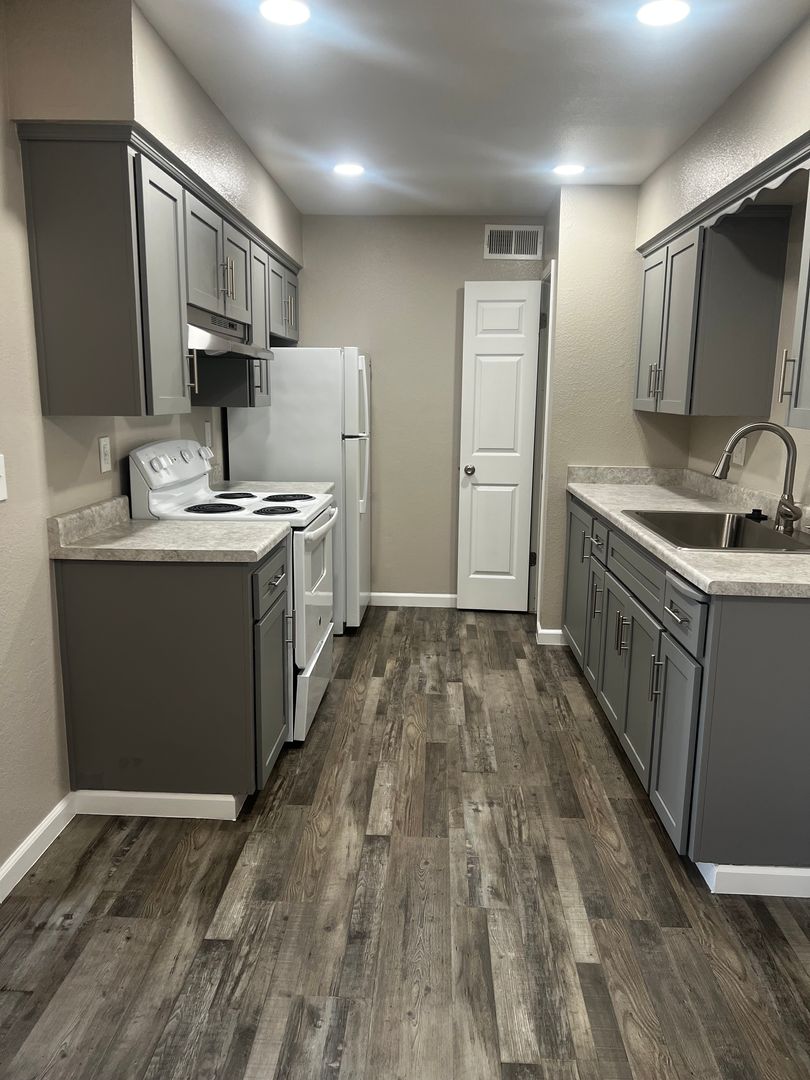 Reedley Apartment: 683 North Haney Avenue