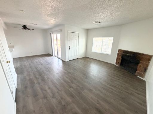 2 bedroom, 2 bath near Nellis AFB! – photo 1