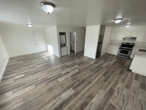 2 BEDROOM 2 BATH, SECOND FLOOR UNIT, NO CARPET, NEAR NELLIS AFB! – photo 1