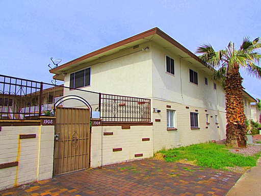 2 BR | 2 BA Remodeled Near The STRAT - 2 Weeks Free Rent! – photo 1