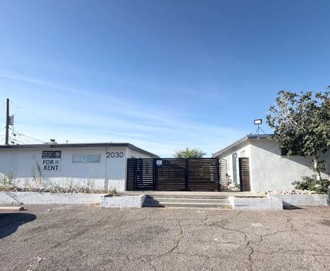 Gated Courtyard Living with Easy Freeway Access – photo 1