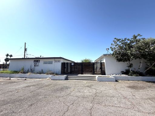 Gated Courtyard Living with Easy Freeway Access – photo 1