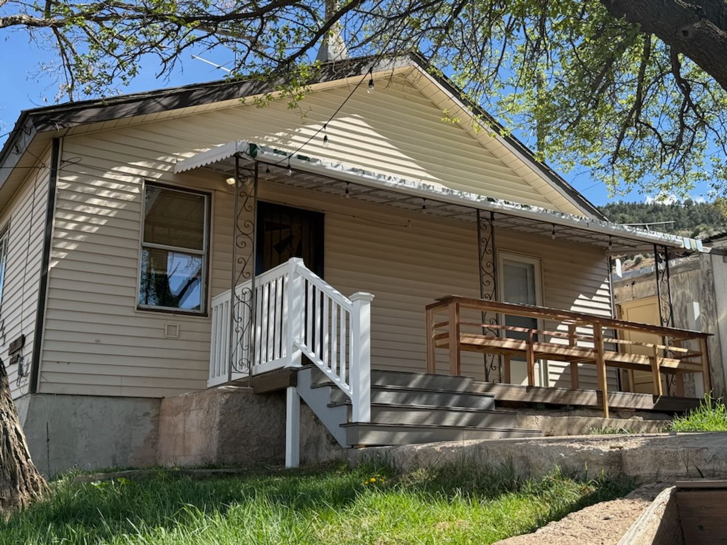 Pioche House: 853 Main St