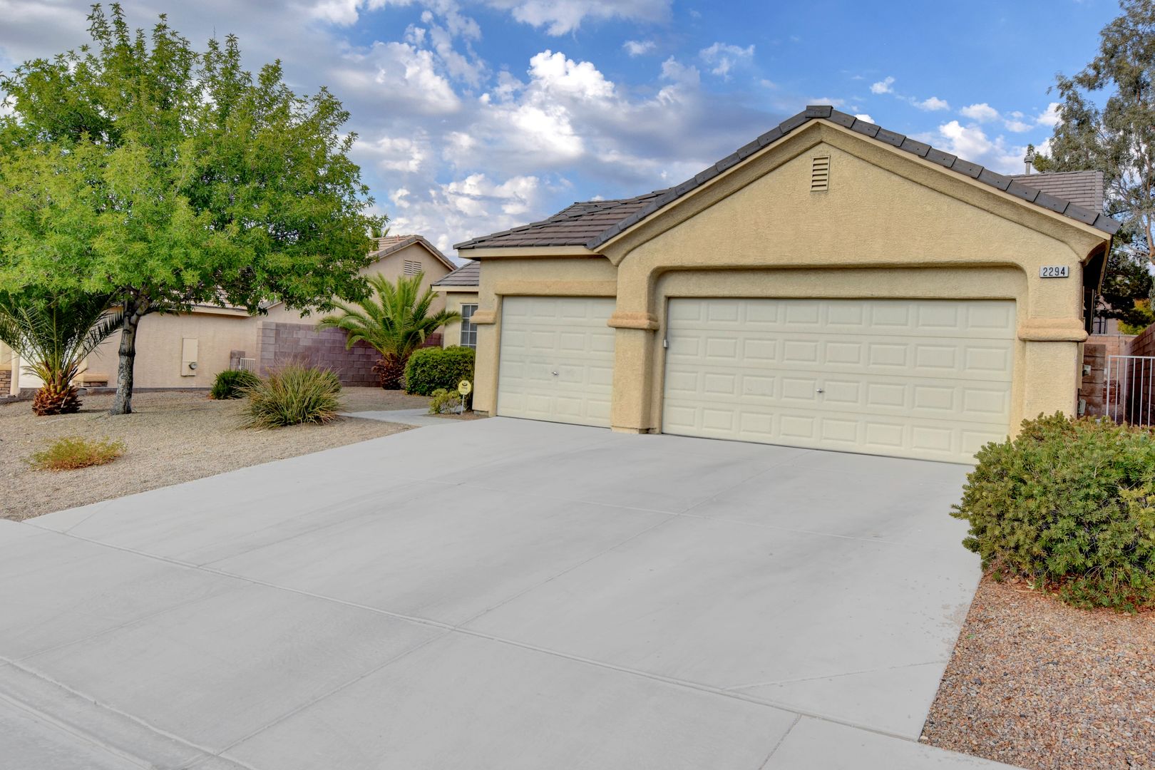 Henderson House: 2294 Tedesca Dr
