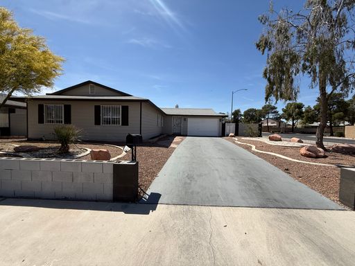 PRISTINE 4-BEDROOM SINGLE-STORY HOME IN PRIME LAS VEGAS LOCATION! – photo 1