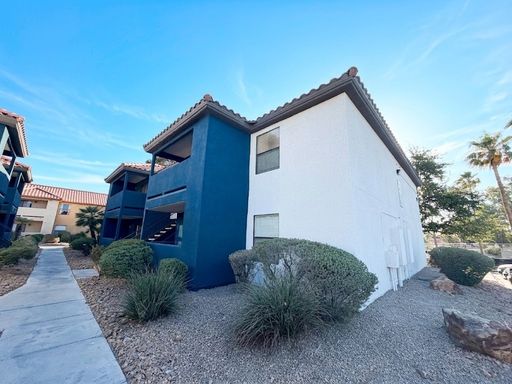 2 WEEKS FREE RENT! UPDATED 1-BEDROOM IN GATED RESORT-STYLE COMMUNITY! – photo 1