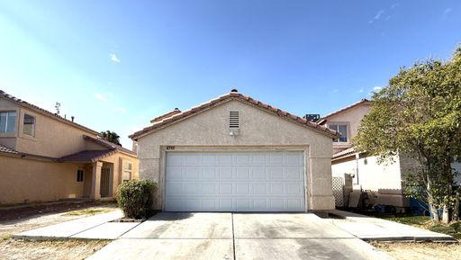 3 Bedroom, 2.5 Bath Near Bonanza and Lamb – photo 1