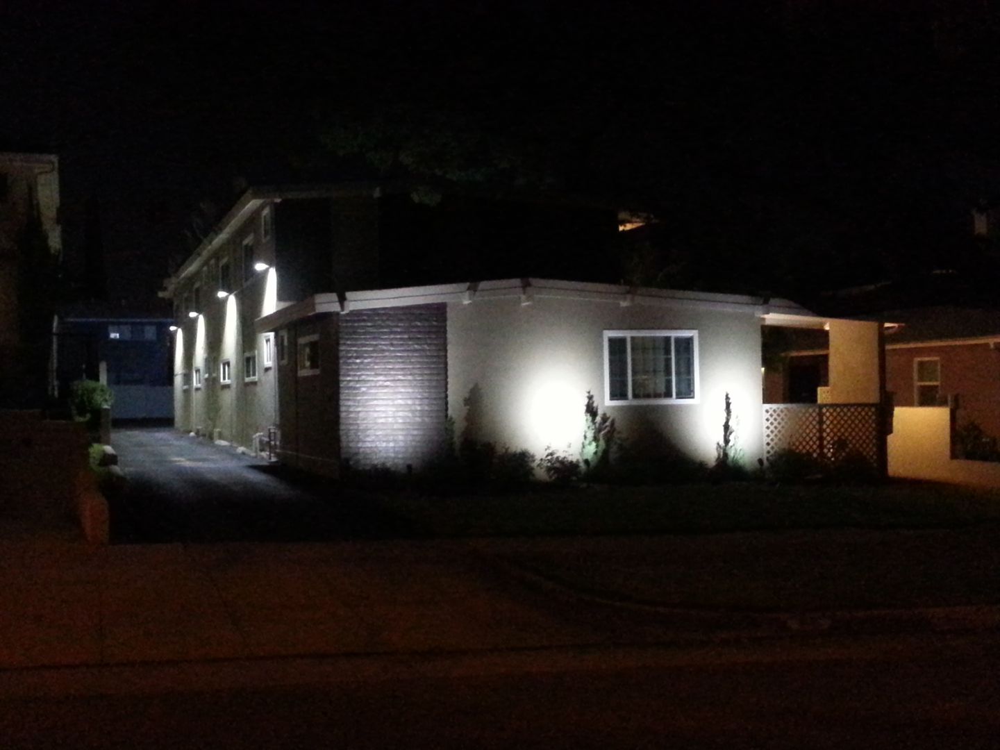 Pasadena Apartment: 60 S. Roosevelt Avenue