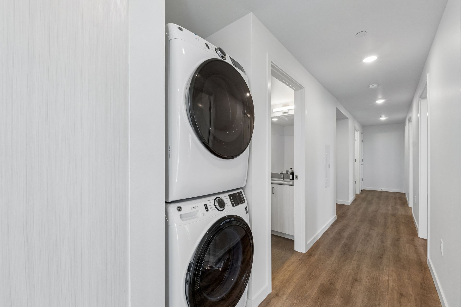 Laundry room at Metro 5000 Apartments (2 of 6)