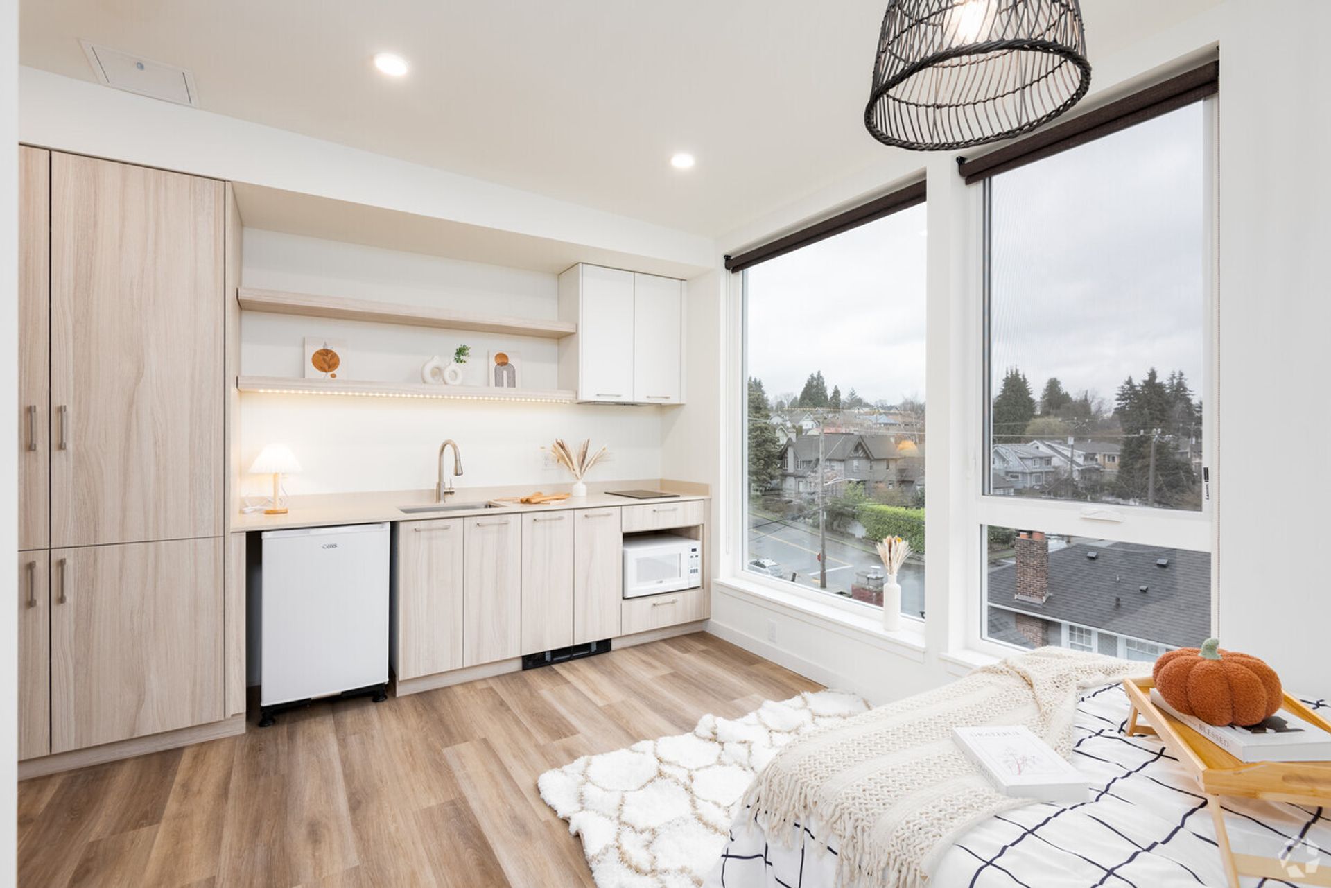 Seattle Apartment: 4746 20th Ave NE