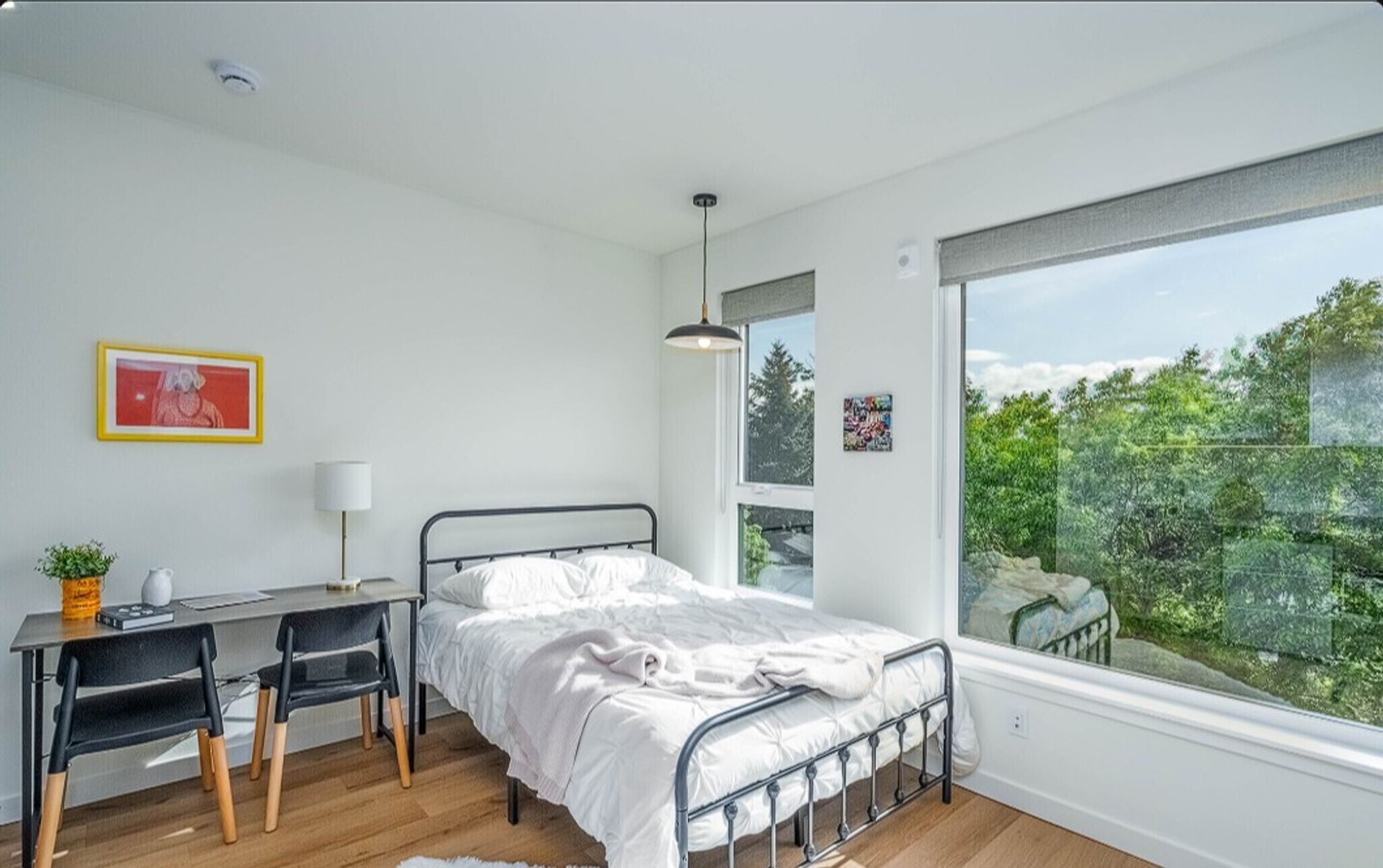 Seattle Apartment: 4751 21st Ave NE