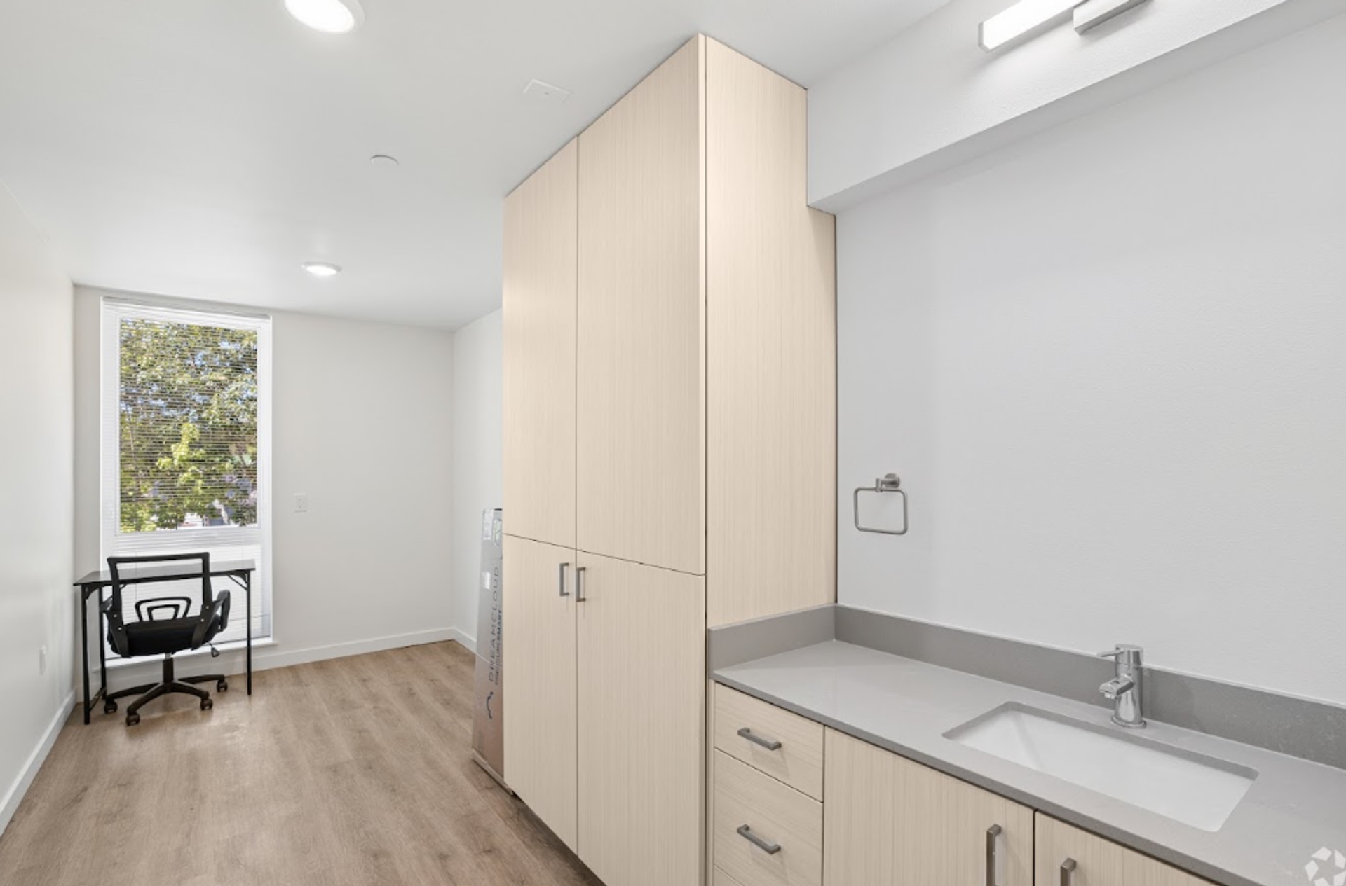 Laundry room at Metro 5000 Apartments (3 of 6)
