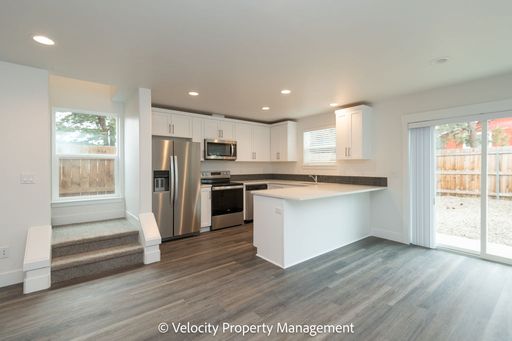 Beautiful Townhome in SE Bend with TWO Primary Bedrooms! – photo 1