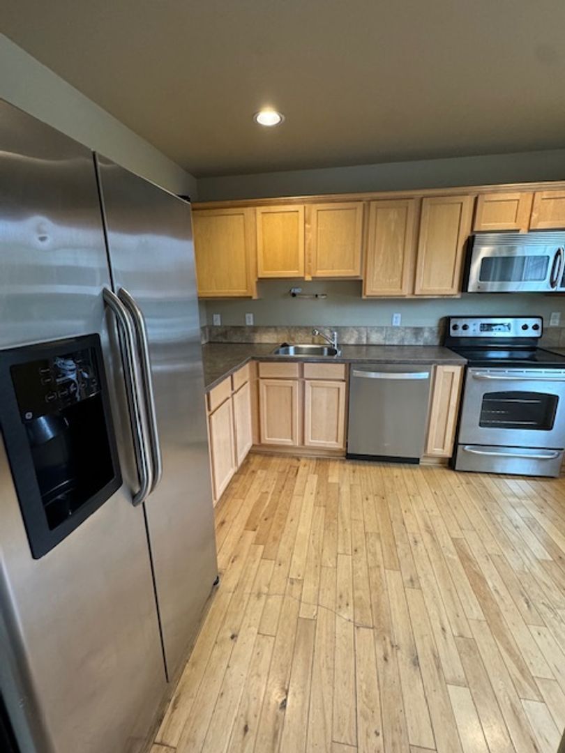 Bend Apartment: 1949 Monterey Pines Dr. #6