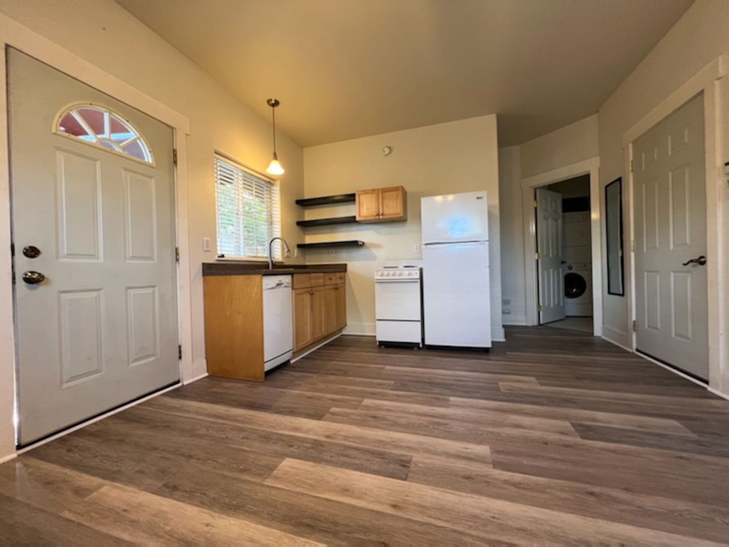 Bend Apartment: 530 NE Irving Ave.