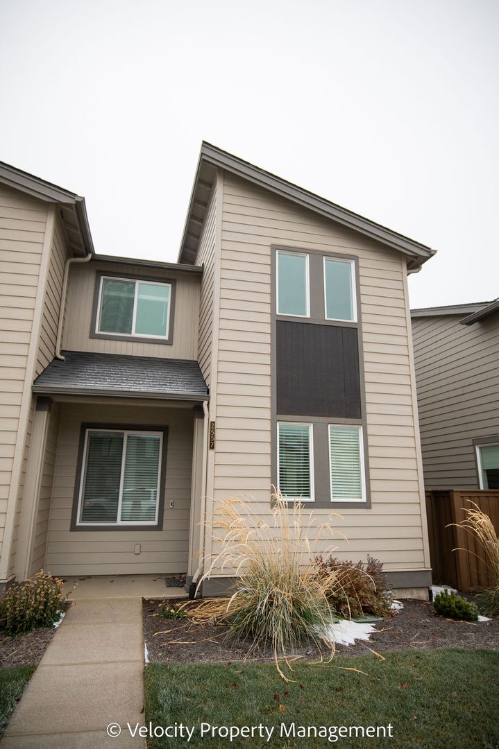 Bend House: 2557 NE Purcell Blvd.