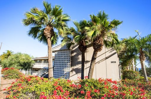Newly Remodeled MESA Flat - walk to the beach! – photo 1