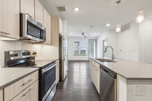 120 S. Westmoreland Rd, Unit 3305