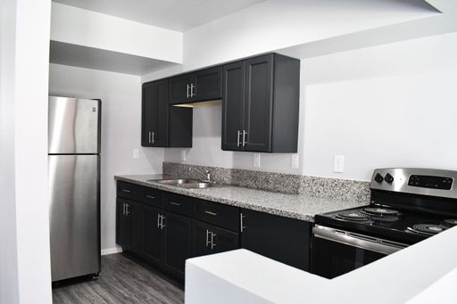 Remodeled 1 Bedroom/1 Bath Available Now – photo 1