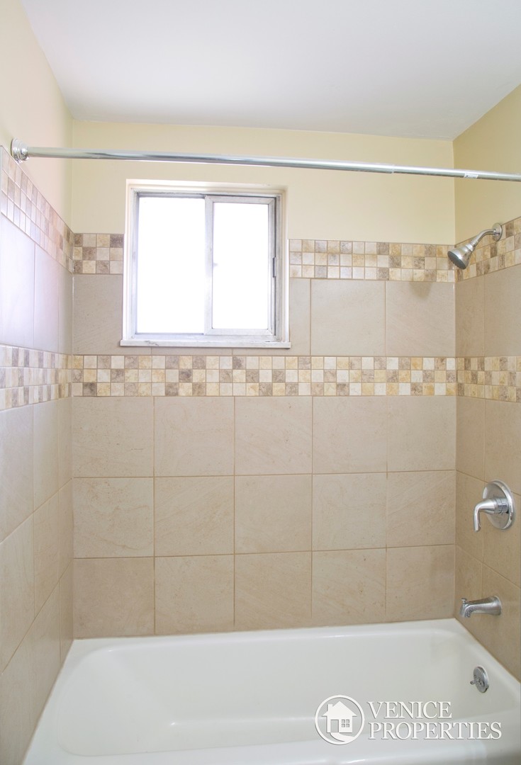 Columbus Townhome: 1655 North 4th Street Unit B