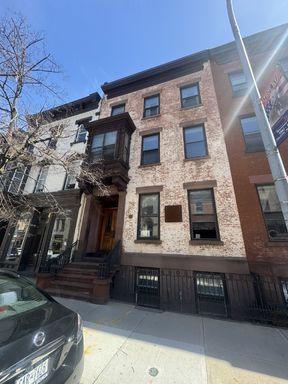 Cozy 1-Bedroom Unit in the Heart of Troy, NY – photo 1