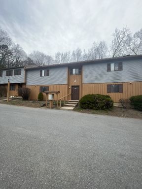 2 Bedroom, 1 Bath Townhome style apartment in Fort Edward!