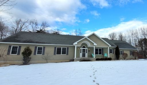 Spacious 5-Bedroom Home on 5 Acres with 3-Car Garage – Ballston Spa