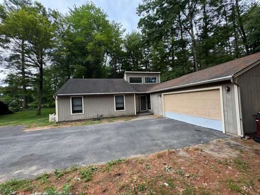Now Available: 17 Sand Spurrey Dr – Ballston Spa, NY