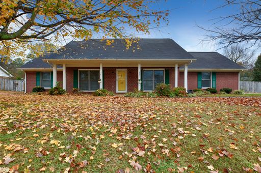 Large Corner Lot with Privacy Fence!! Minutes from the city!