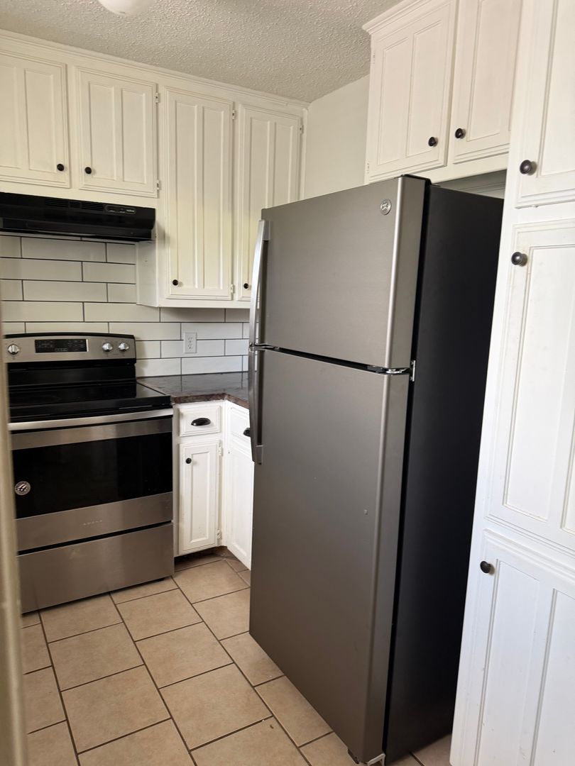 Hewitt Apartment: 224-238 Zuni Drive