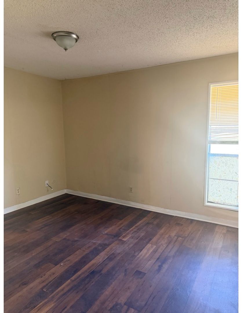 Waco Apartment: 2021 Austin Ave.
