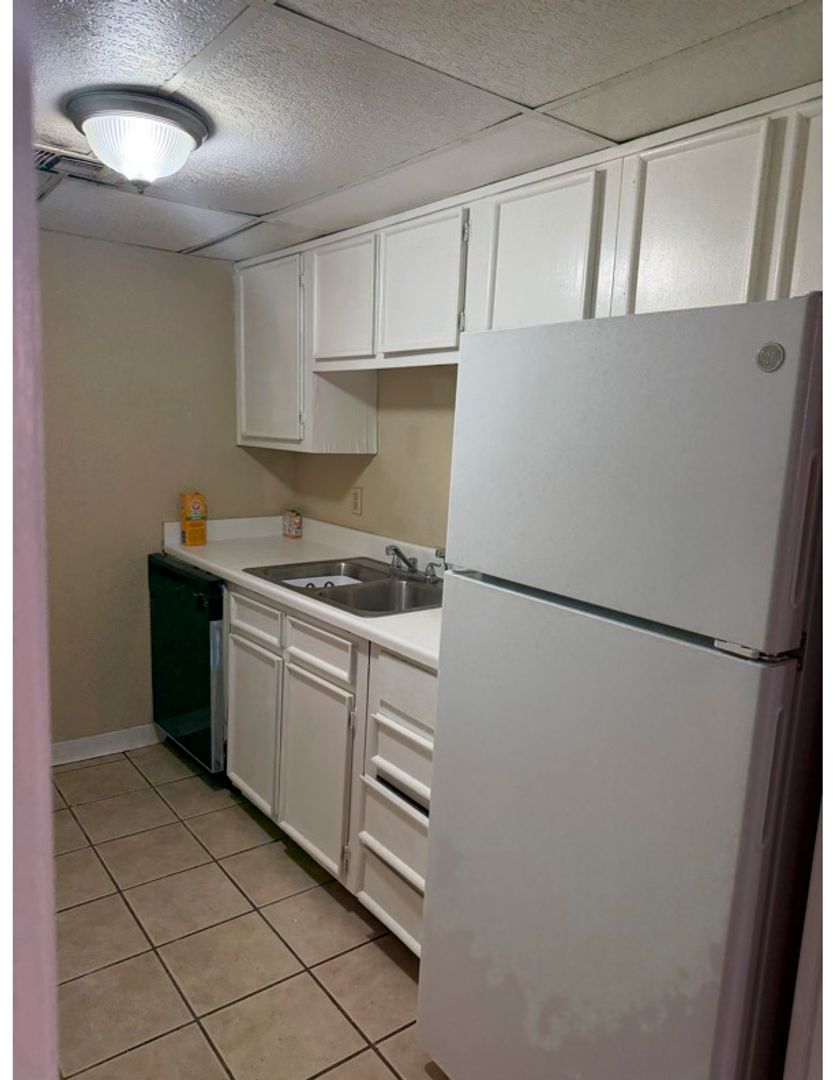 Waco Apartment: 2021 Austin Ave.