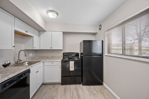 Village Square: 4BD/2BA TH – photo 1