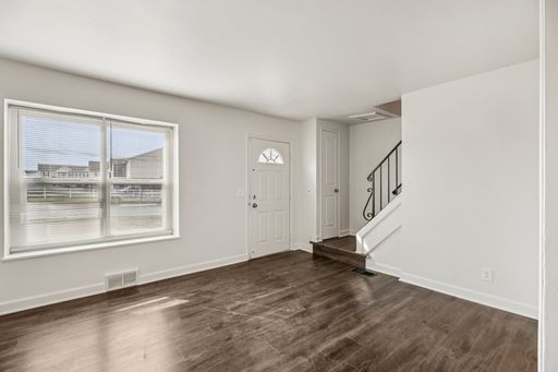 The Seymour Apartments! Thoughtfully Updated Apartments. – photo 1