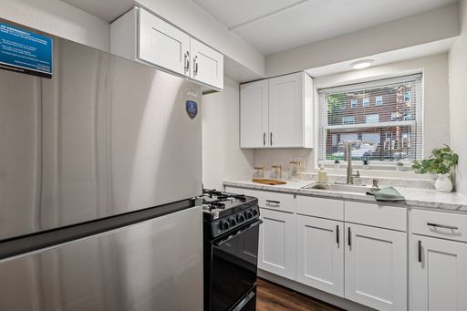 The Seymour Apartments! Thoughtfully Updated Apartments – photo 1