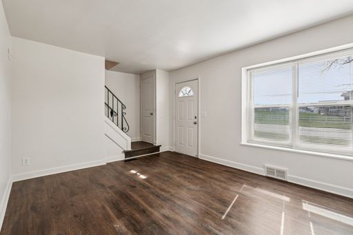 The Seymour Apartments! Thoughtfully Updated Apartments. – photo 1