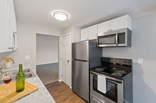 Wimbledons: 2BD/2BA/Den – photo 1