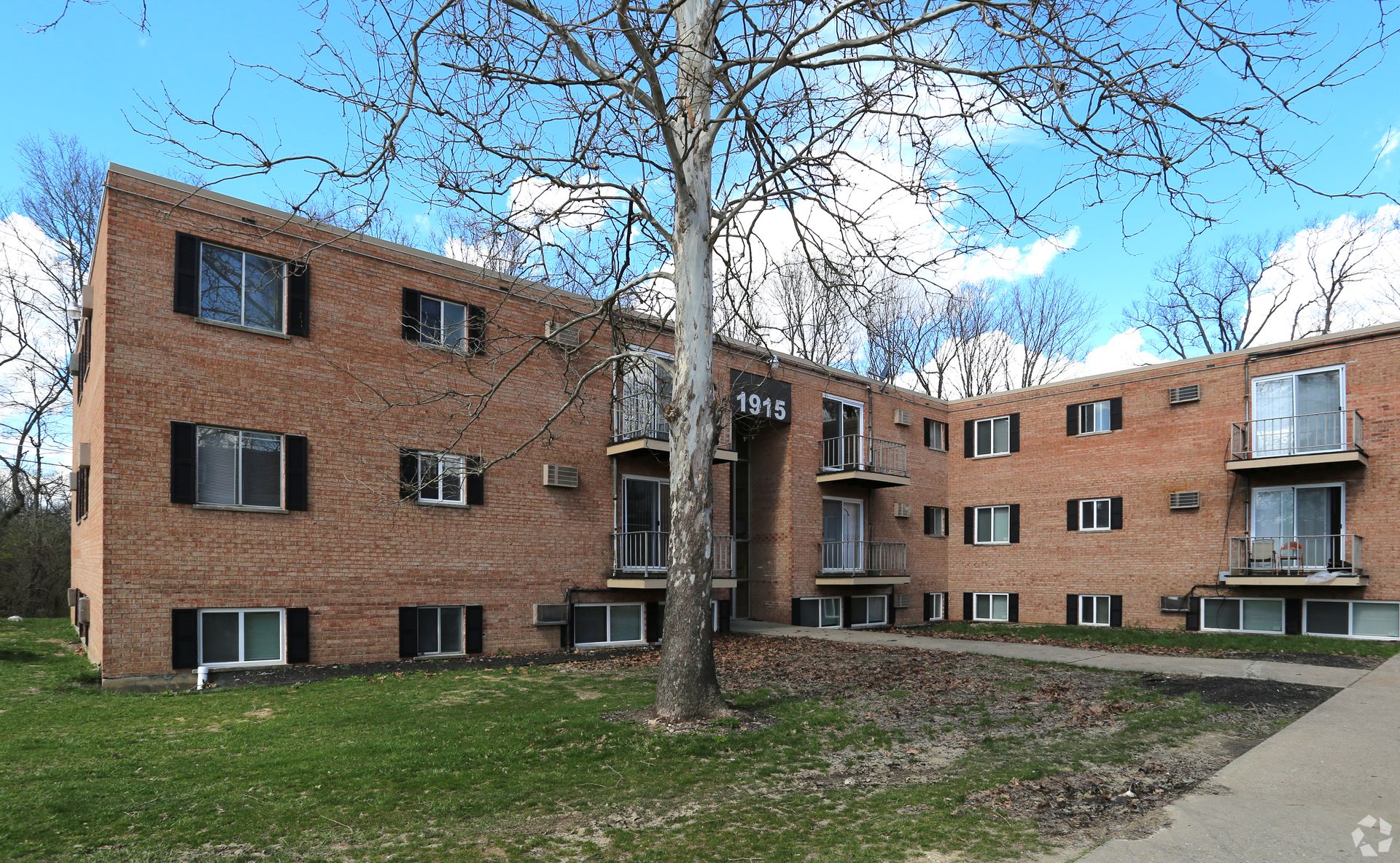 Cincinnati Apartment: 1905 Wyoming Ave