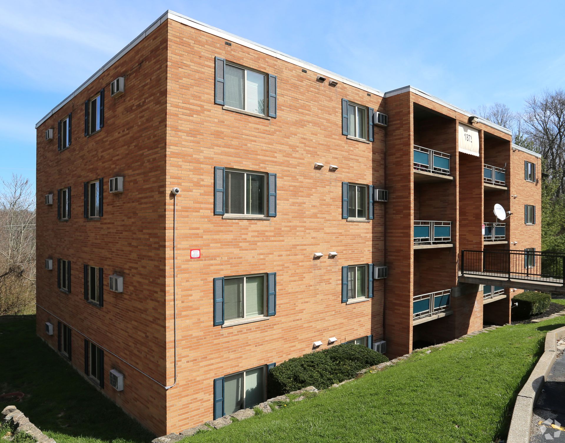 Cincinnati Apartment: 1872 Sunset Ave