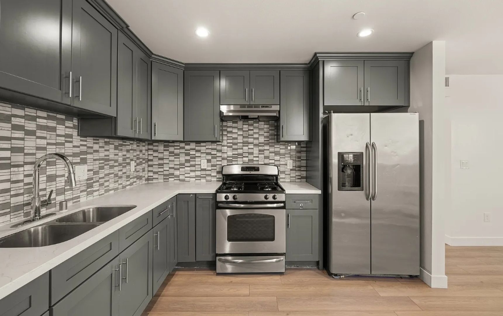 Los Angeles Apartment: 1348 - 1358 W 41st Pl.