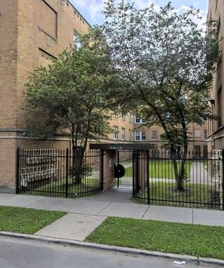 SOUTH SHORE - 2 BEDROOM - CENTRAL HEAT & A/C - LAUNDRY IN BUILDING – photo 1