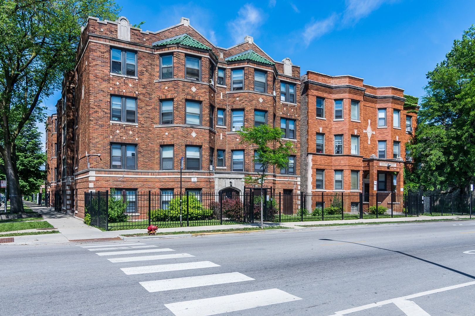 Chicago Apartment: 122-124 S California Ave/2806-12 W Wilcox St.