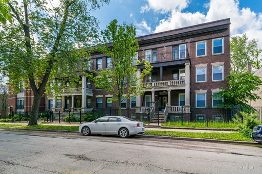 ✨ LUXURY‑STYLE 3 BEDROOM • NEWLY REHABBED • STEPS FROM UNIVERSITY OF CHICAGO •PARK‑FRONT LIVING • VOUCHERS WELCOME (HUD - VASH SECTION 8) ✨ – photo 1