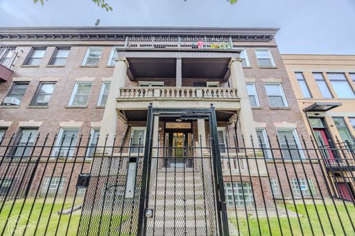 ✨ LUXURY‑STYLE 3 BEDROOM • NEWLY REHABBED • STEPS FROM UNIVERSITY OF CHICAGO •PARK‑FRONT LIVING • VOUCHERS WELCOME (HUD - VASH SECTION 8) ✨ – photo 1