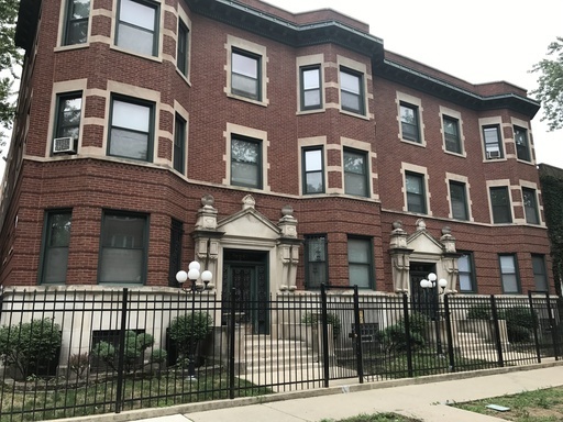 **TWO BEDROOM HEATED APARTMENT - WALK TO THE U OF CHICAGO!** – photo 1