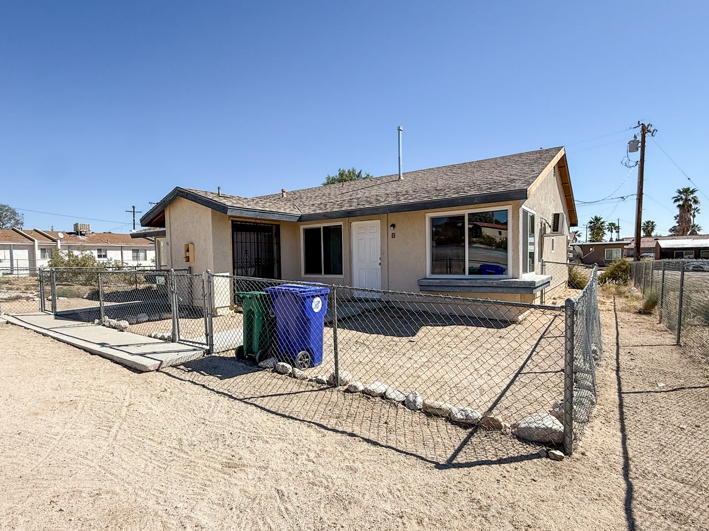 29 Palms Apartment: 5839 Bagley Ave.