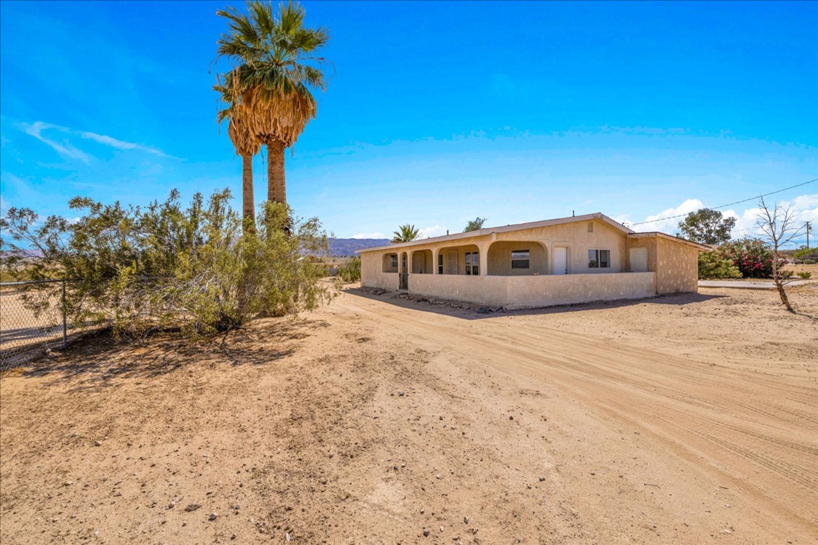 29 Palms House: 4611 Oasis