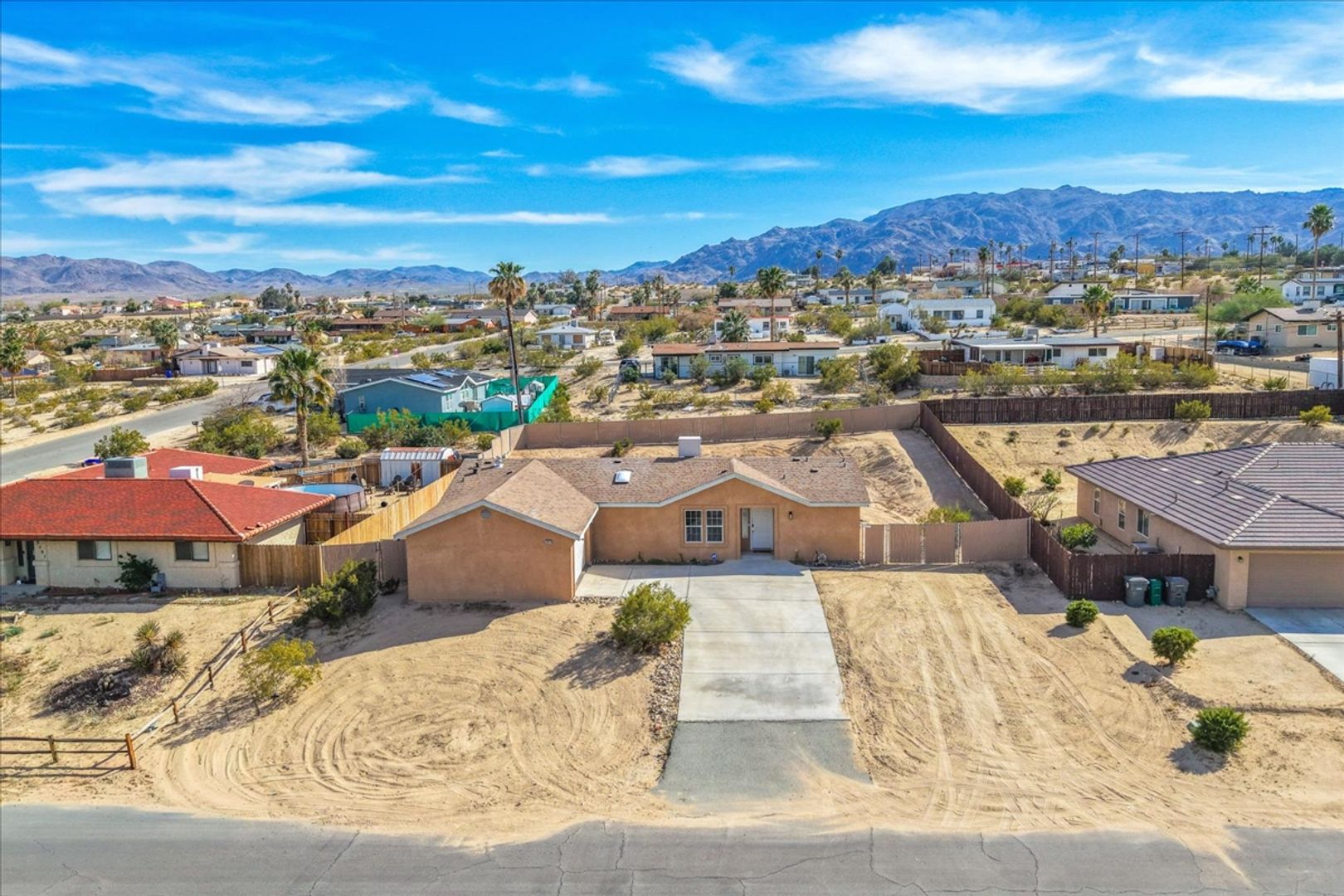 29 Palms House: 73777 Playa Vista