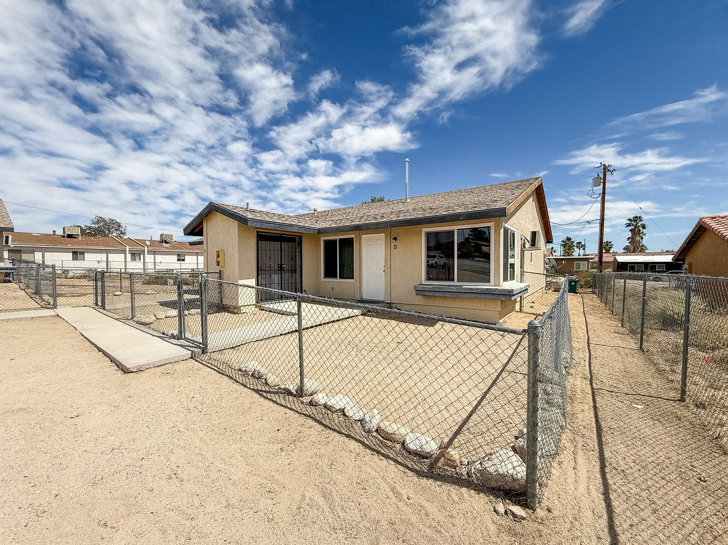 29 Palms Apartment: 5839 Bagley Ave.