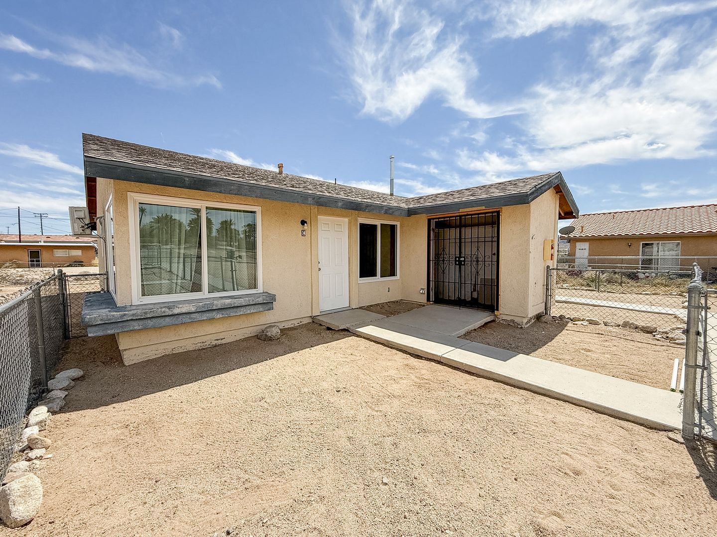 29 Palms Apartment: 5839 Bagley Ave.